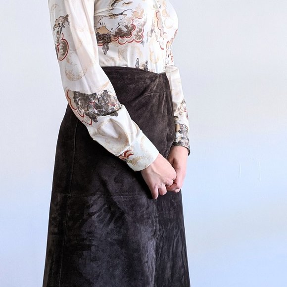 1990’s Minimalist Chocolate Suede Midi Skirt - Picture 6 of 8